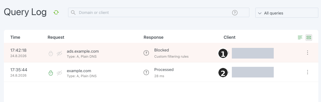 AdGuard-Home-Query-Log mit einer neutralen blockierten und einer normalen Anfrage